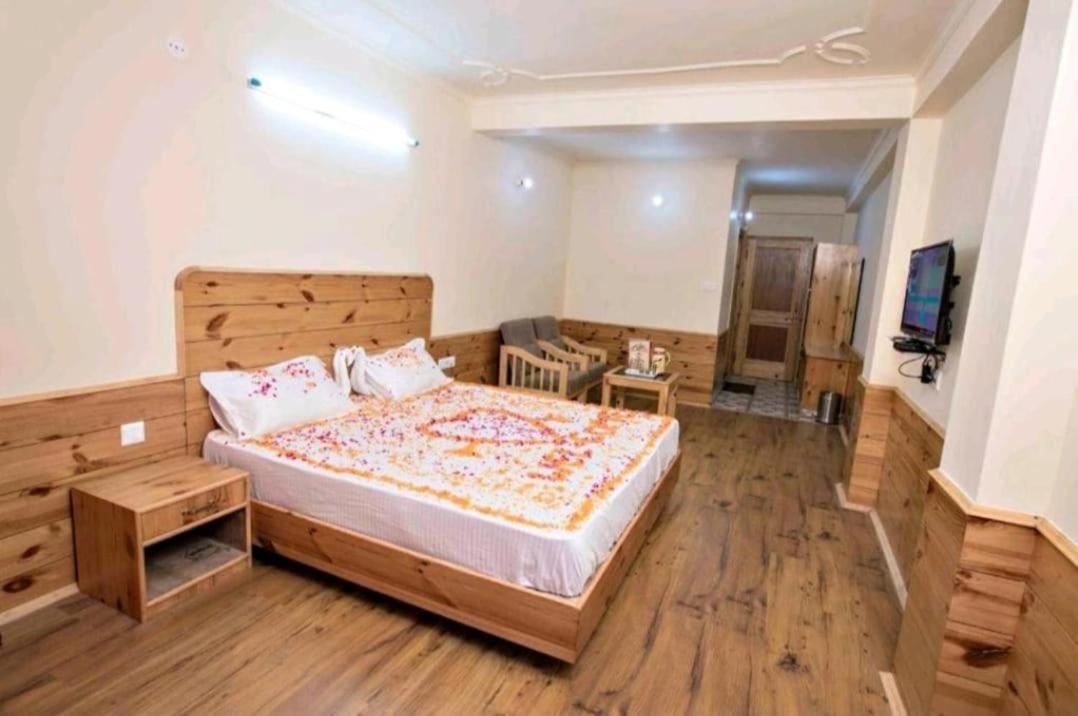 Hotel Nirmal Chhaya Manāli Buitenkant foto