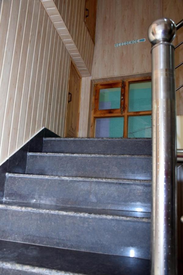 Hotel Nirmal Chhaya Manāli Buitenkant foto