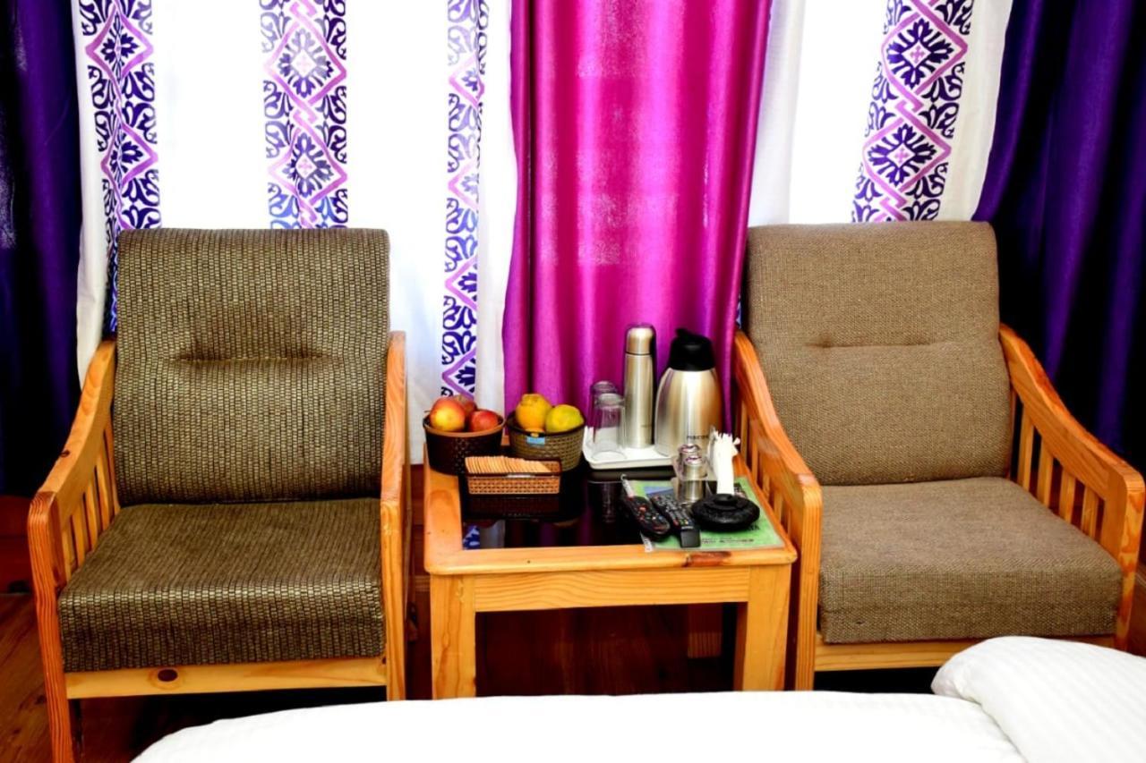 Hotel Nirmal Chhaya Manāli Buitenkant foto
